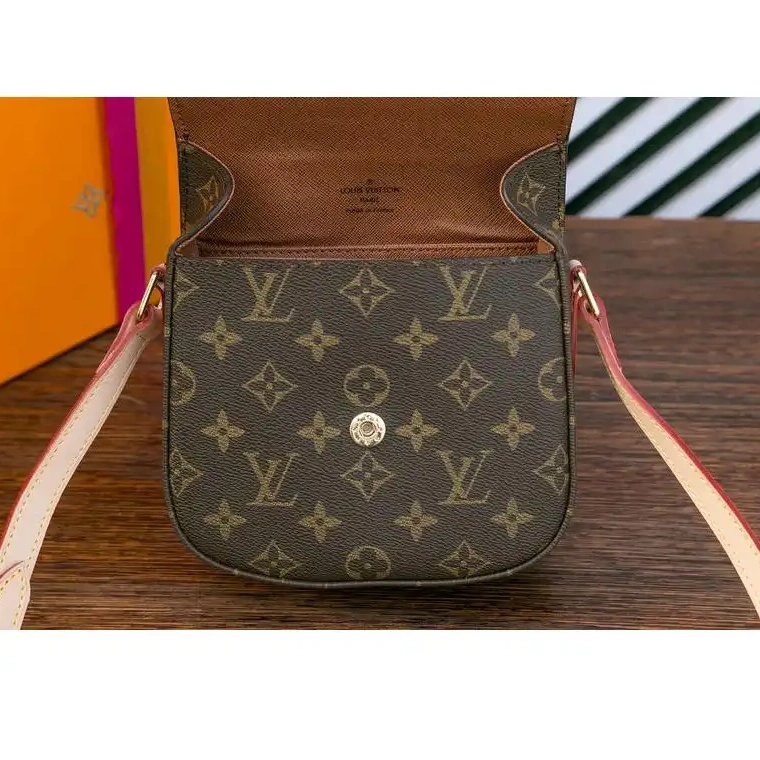 LV 19T1L0027 Bags 0523